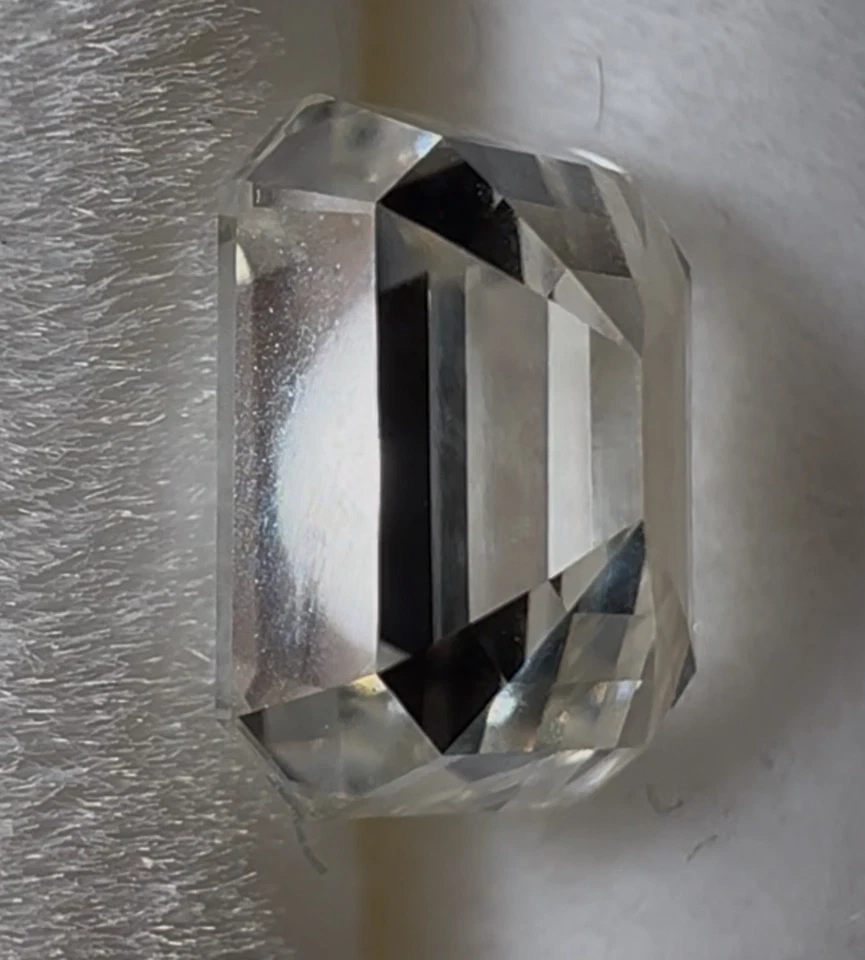 Gia Certified Emerald Cut Natural Diamond 1.02 Carats IF / K - Image 3 of 4