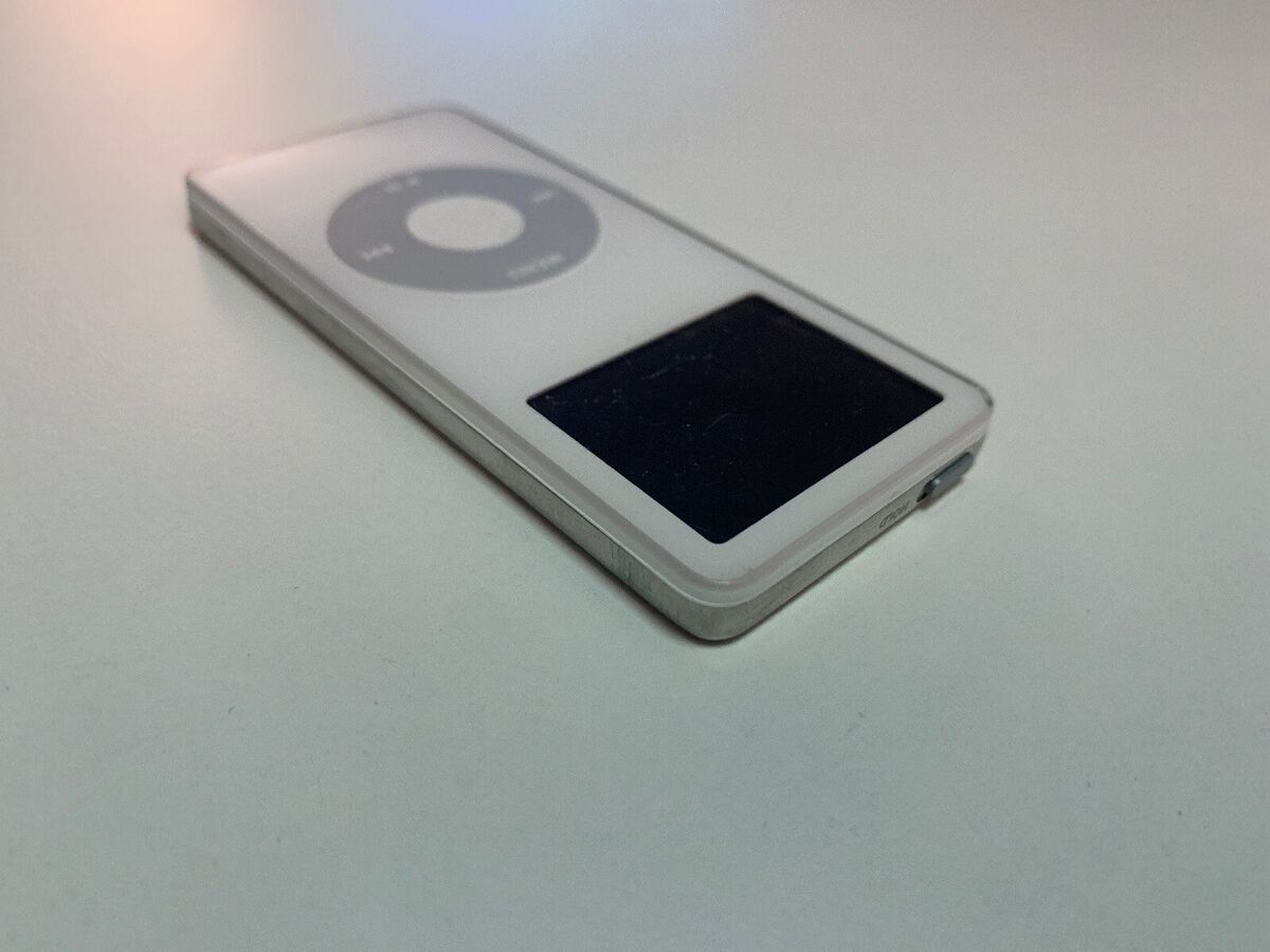 Official Apple iPod Nano 1st Gen Generation 1GB White Model Official Apple iPod Nano 1st Gen Generation 1GB White Model