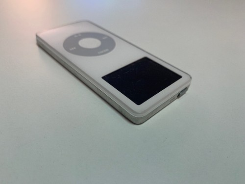 Official Apple iPod Nano 1st Gen Generation 1GB White Model A1137 + Charger - Picture 6 of 12