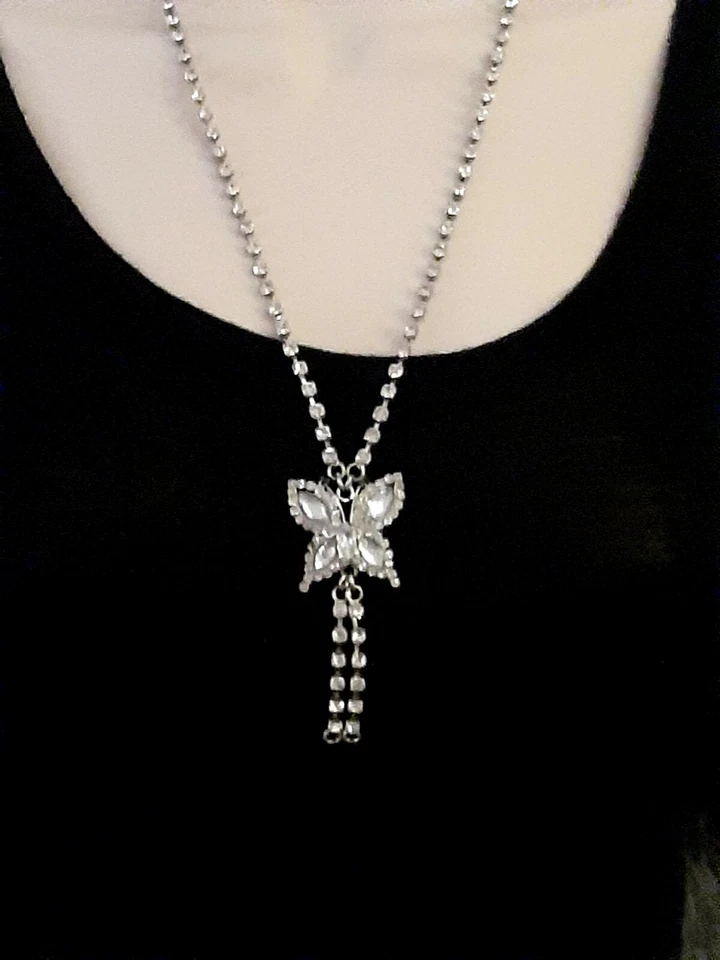 Collar tenis estrás transparente con borla mariposa diamantes de imitación. Glamoroso Foto 3 de 4