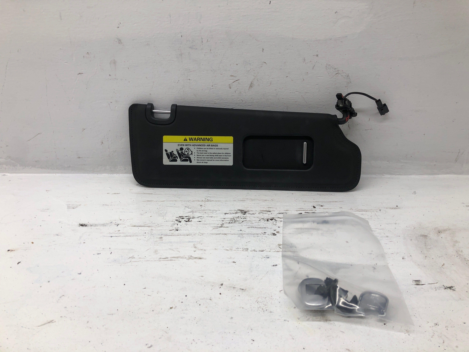 2006-2012 BENTLEY CONTINENTAL FRONT RIGHT SUN VISOR SHADE *INDENTS/BROKEN TRIM*