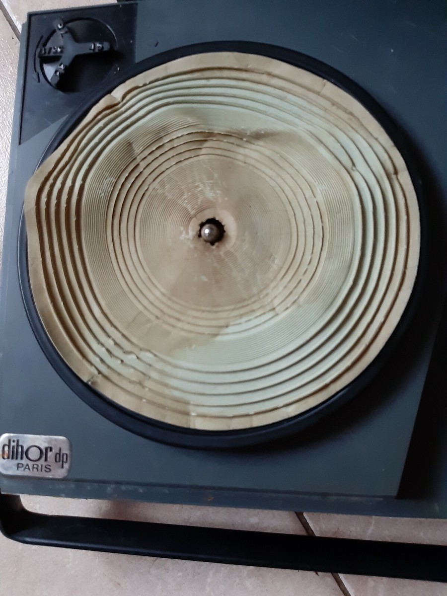 TOURNE-DISQUE VALISE VINTAGE Marque DIHOR EUR 50,00 - FR