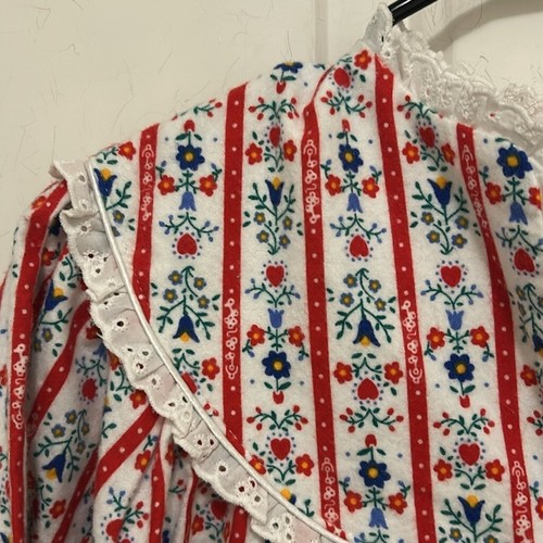 Camisón de franela Lanz of Salzburg con ojales florales PEQUEÑO - Imagen 5 de 9