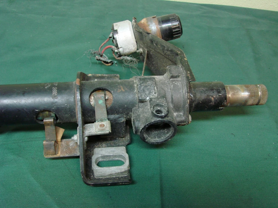 Vintage AC Delco Saginaw Steering Column 7981837 28K5 GM Chevy OEM Vintage Rare - Image 3 of 4