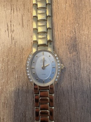 Vintage Junghans Helena Damenarmbanduhr   vergoldetes Titan & Swarovski-Steine