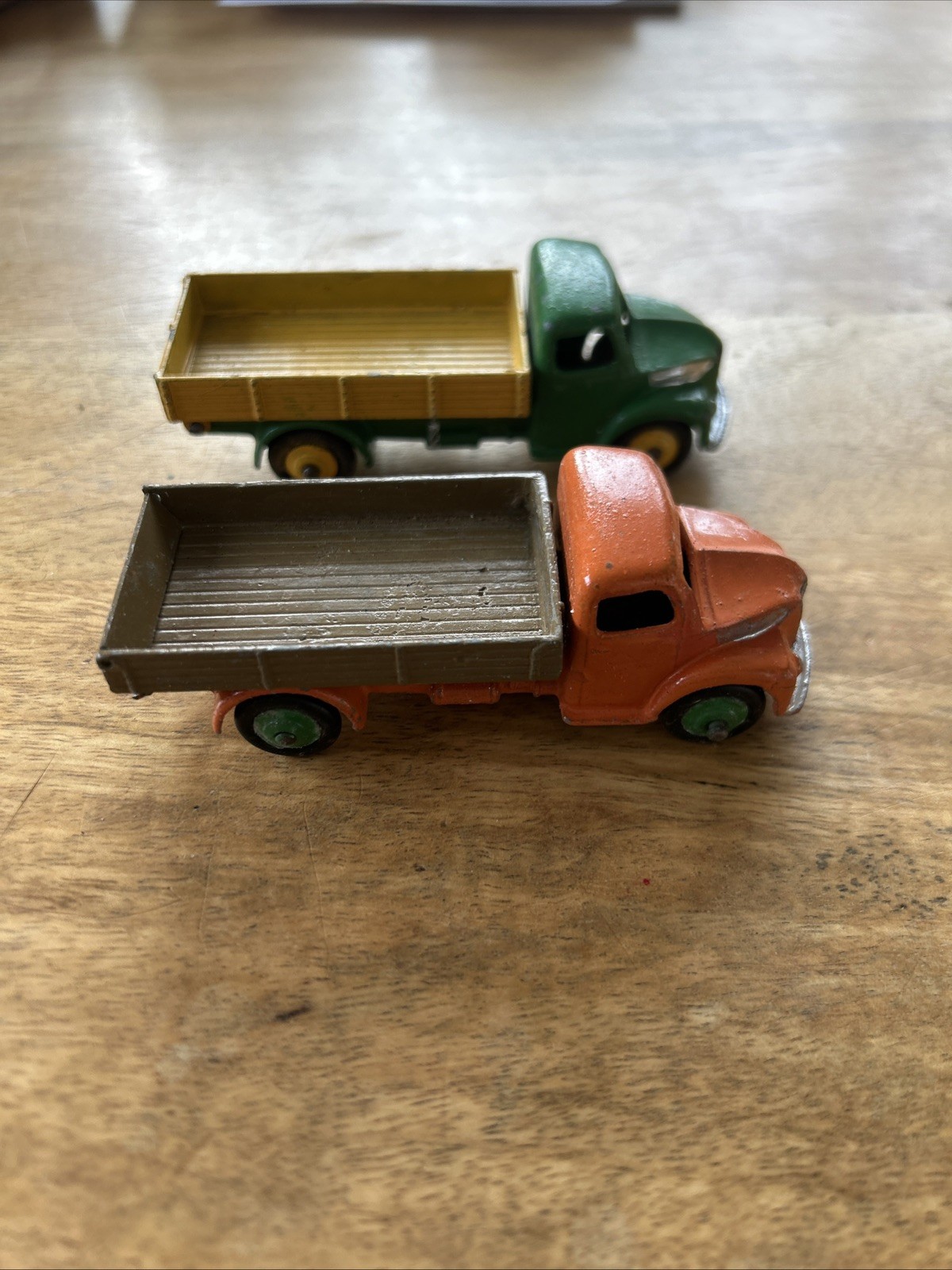 Dinky 414, Rear Tipping Wagon - Free Price Guide & Review