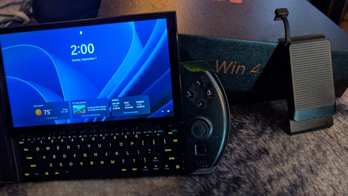 GPD Win 4 Handheld Gaming PC – Ryzen 7 6800U / 32 GB RAM / 1