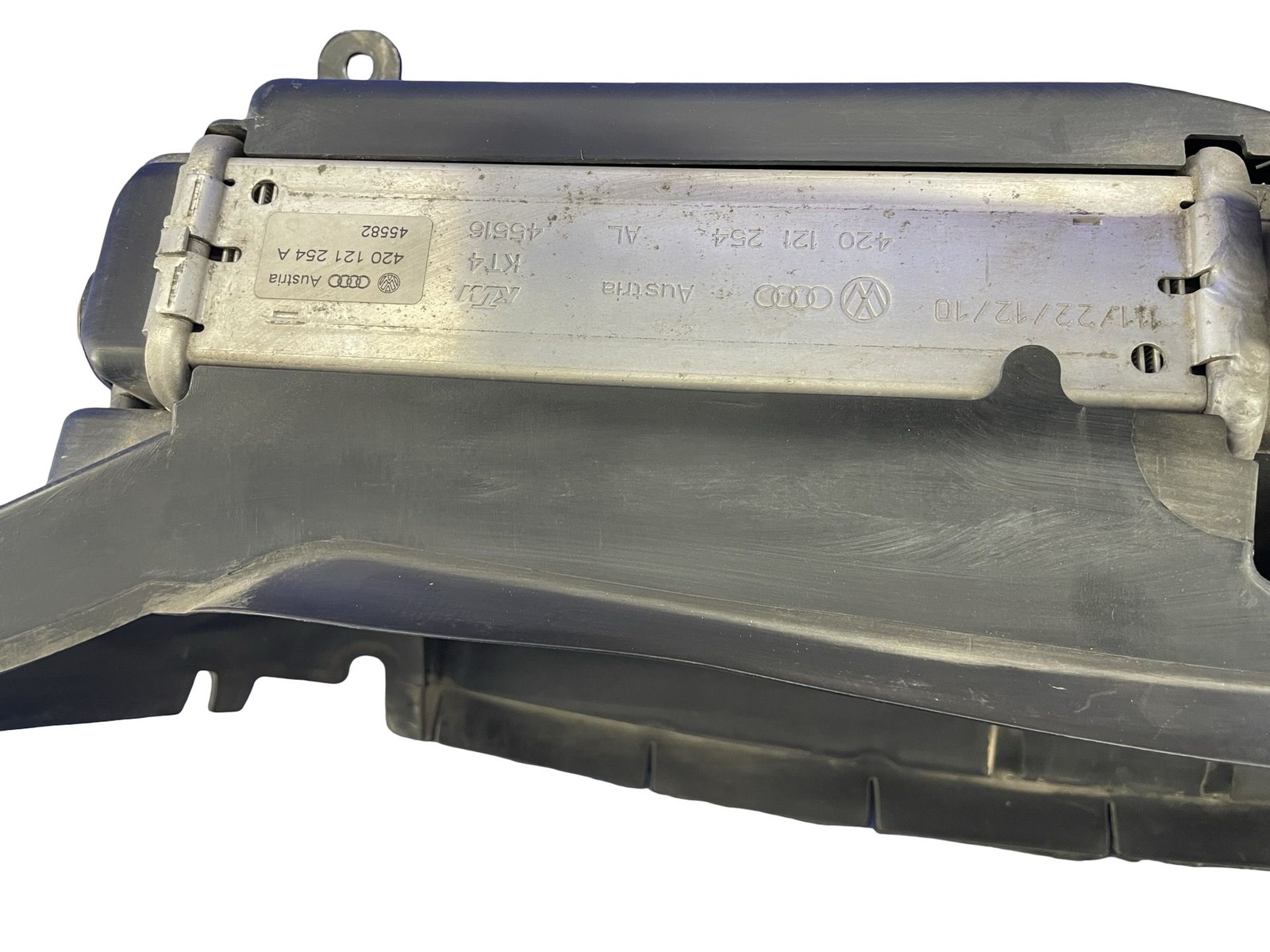 2008-2015 AUDI R8 TYPE 42 AWD 4.2L FRONT CENTER RADIATOR W/ AIR SHROUD 420121254