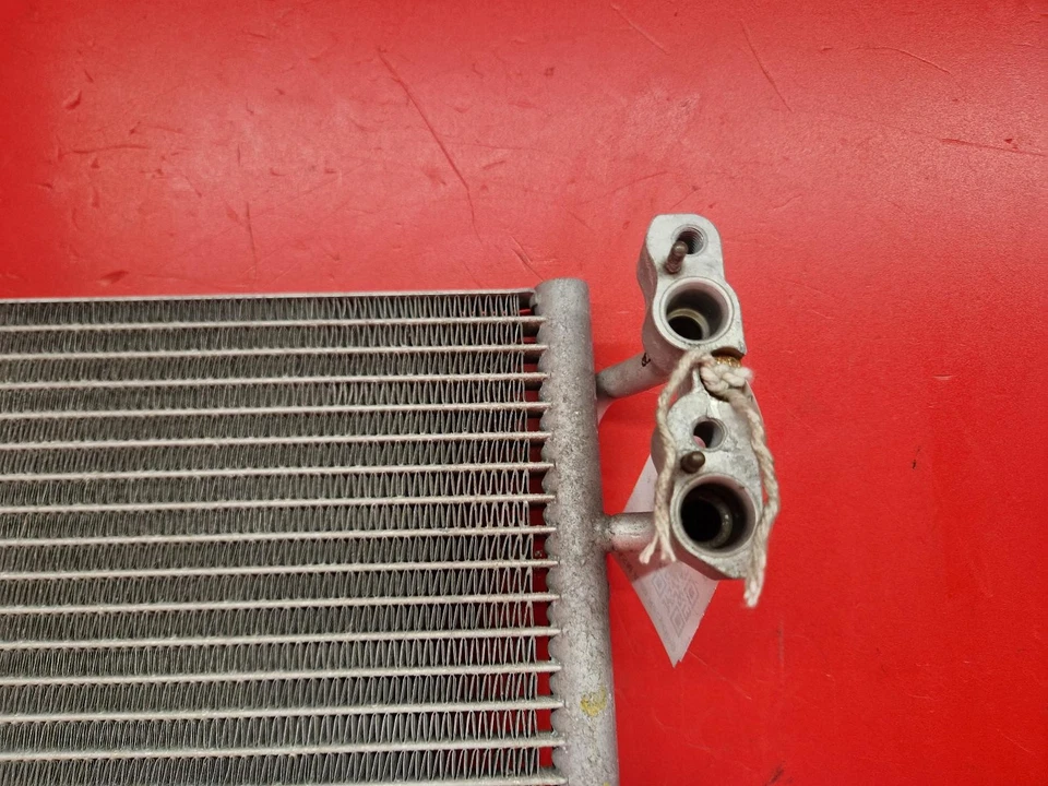 BMW 3 SERIES 2010 AIR CON CONDENSER 4.0L PETROL S65B40O0 S65B40A 64539229022 - Image 4 of 4