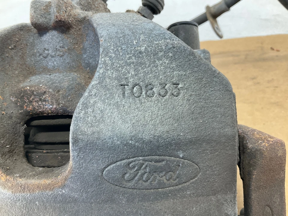 Par de pinzas de freno de rueda delantera izquierda y derecha Lincoln MKC 15-19 OEM CM Foto 3 de 4