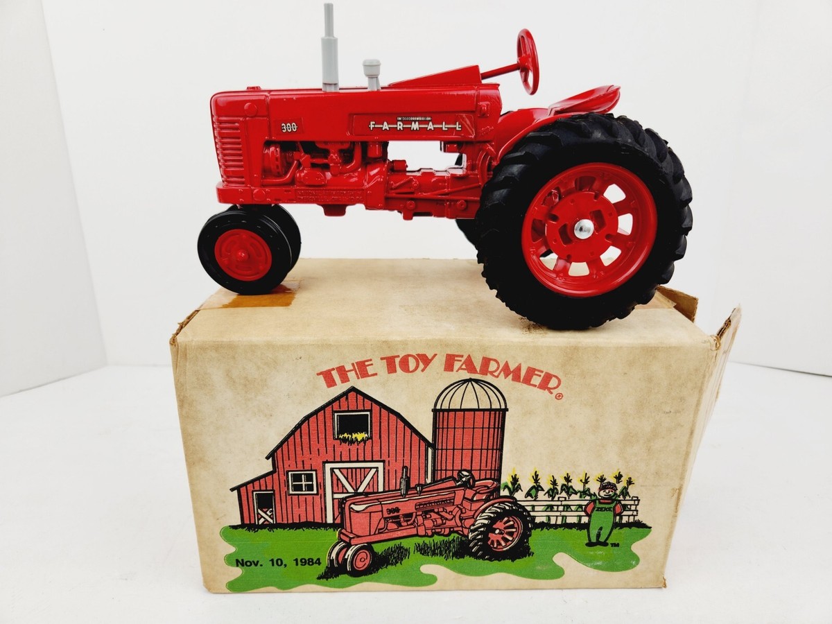 1/16 Ertl Farm Toy McCormick Farmall 300 1984 Toy Farmer Edition