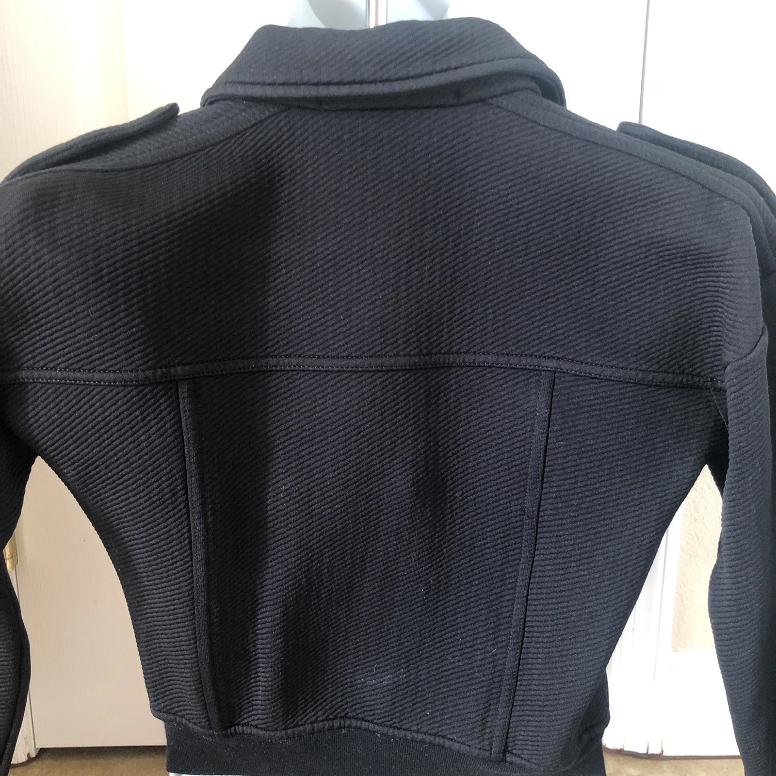 LOUIS VUITTON（LV） Louis Vuitton Uniformi Donna Piccola Giacca Nera Ritagliata a Costine con Spalline