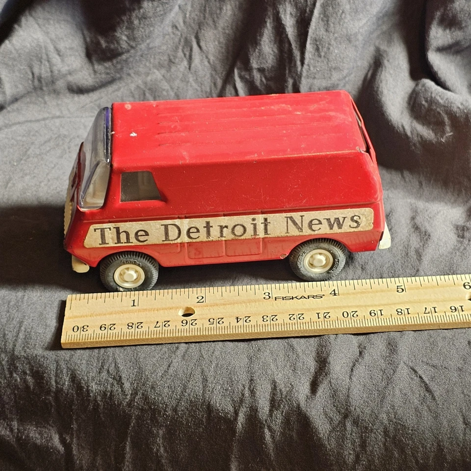 De colección 1973 Original Tonka Pressed Steel The Detroit News Toy Van  Foto 2 de 4