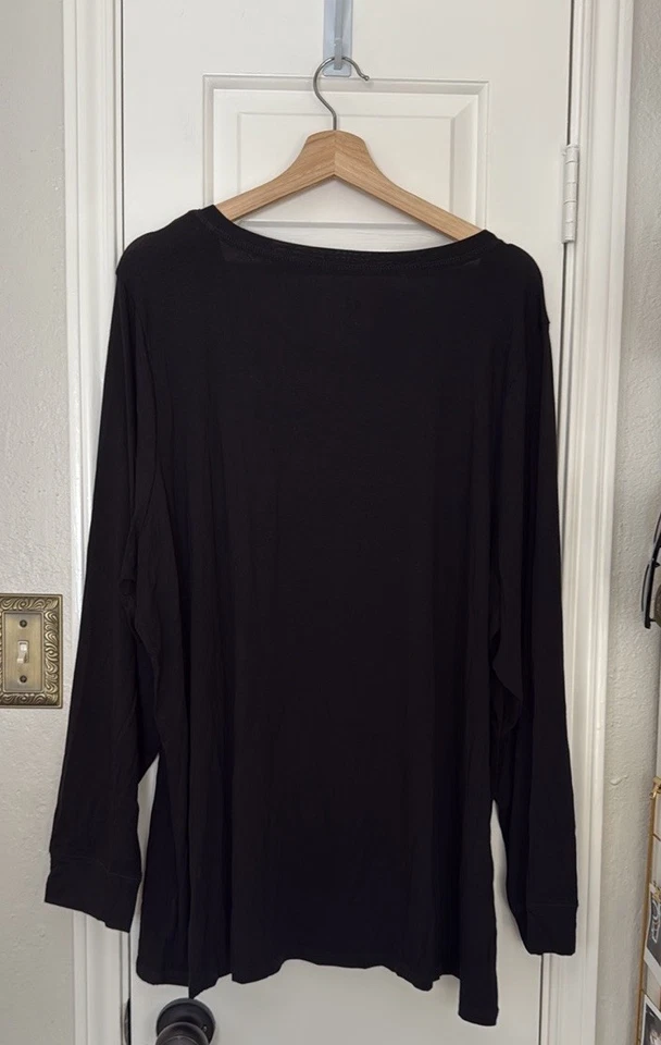 Torrid Super soft Dancing Skeletons With Santa Hats Holiday Sleep Top Sz 4x - Image 4 of 4