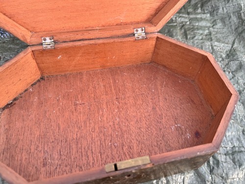 ANTIQUE OCTAGONAL LACQUERED WOODEN BOX STORAGE CASE WITH LOCK NO KEY WOOD - Picture 9 of 13