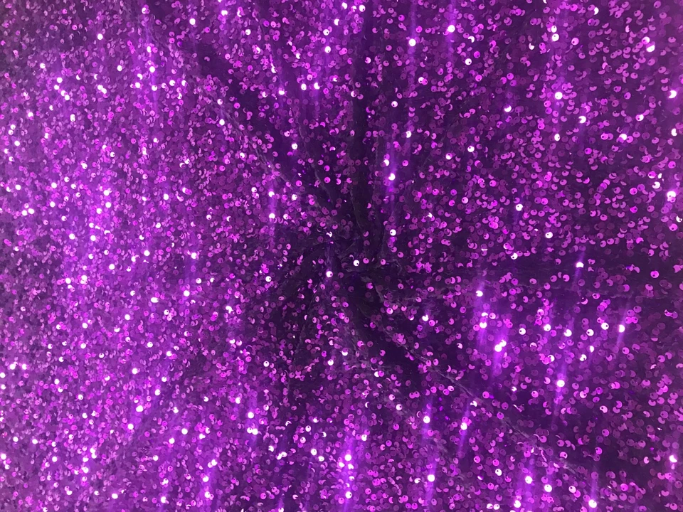 Tela de terciopelo elástico púrpura con lentejuelas por todas partes, 54", elástico bidireccional, por comprar Foto 3 de 4