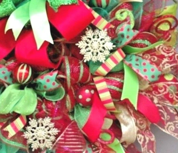 Corona de puerta de entrada de Navidad hecha a mano grande 24" malla decorativa decoración de copo de nieve dorado Foto 3 de 4