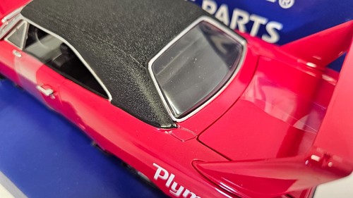 ERTL 1/18 TOR RED 1970 PLYMOUTH SUPERBIRD 1 OF ONLY 1000 WITH TOOLBOX - Picture 9 of 19