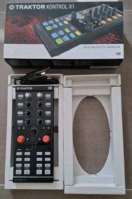 Native Instruments Traktor Kontrol X1 MK2 DJ Controller + DJ TechToolsKnobs OVP