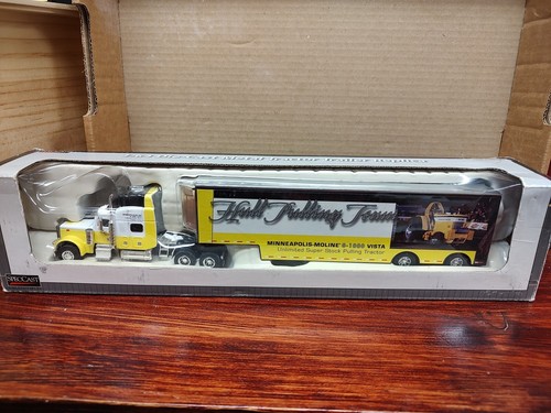 SpecCast 1/64 Hull Pulling Team Minneapolis Moline Super Stock Tractor Semi