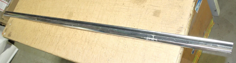 Ford Galaxie 500 1963 4 puertas Sdn Htp Nuevo de Lote Antiguo Cuarto derecho Exterior Moldura delantera inferior Foto 2 de 4