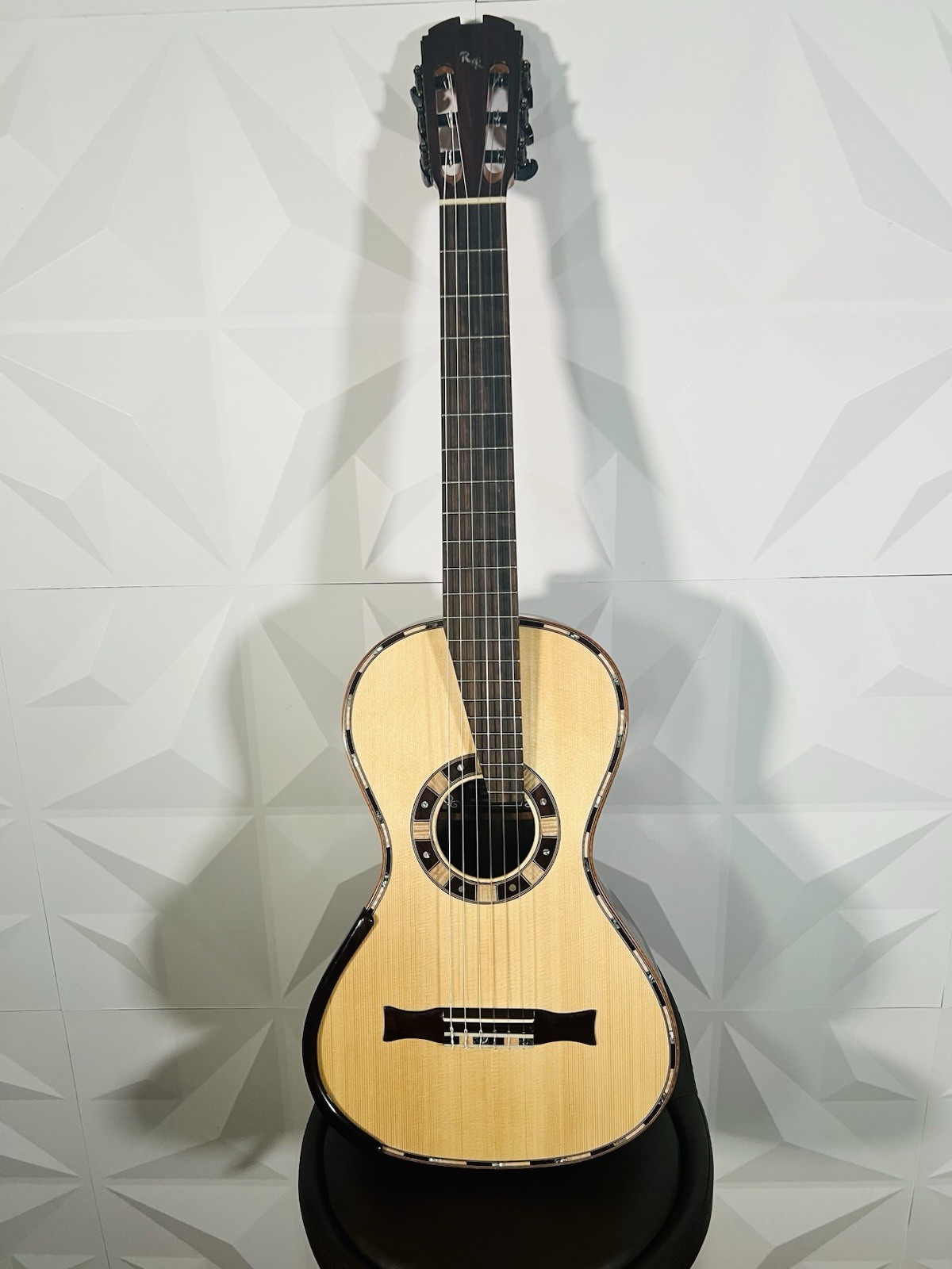 R Rodriguez  Romantic Classical guitar