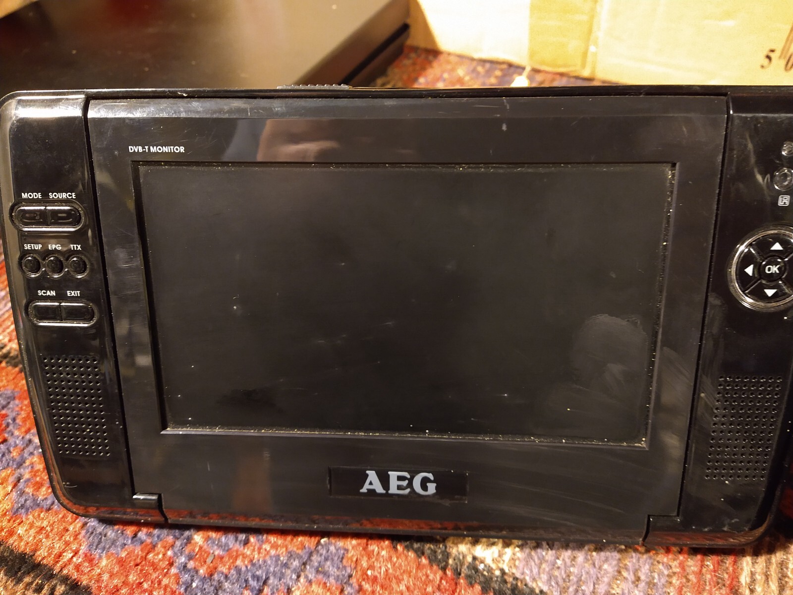 AEG CTV 4944 Twin Car DVDPlayer 17,8 cm TV TFT, DVBT, Card Slot,USB 2