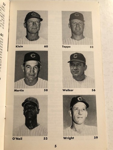 1963 CHICAGO CUBS Media Yearbook ERNIE BANKS Ken HUBBS Ron SANTO Lou BROCK - Picture 2 of 4
