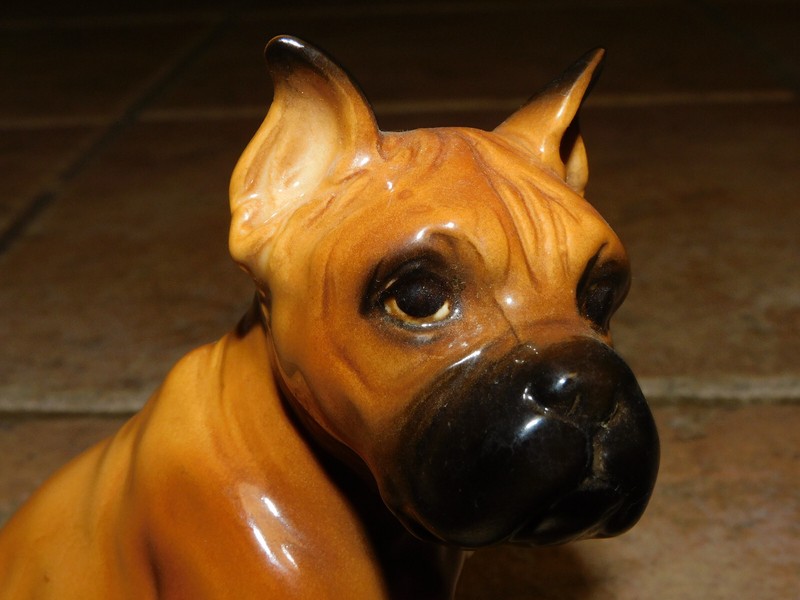 VTG 1985 LEFTON CHINA BOXER DOG FIGURINE H05299, SIGNED W / STICKER