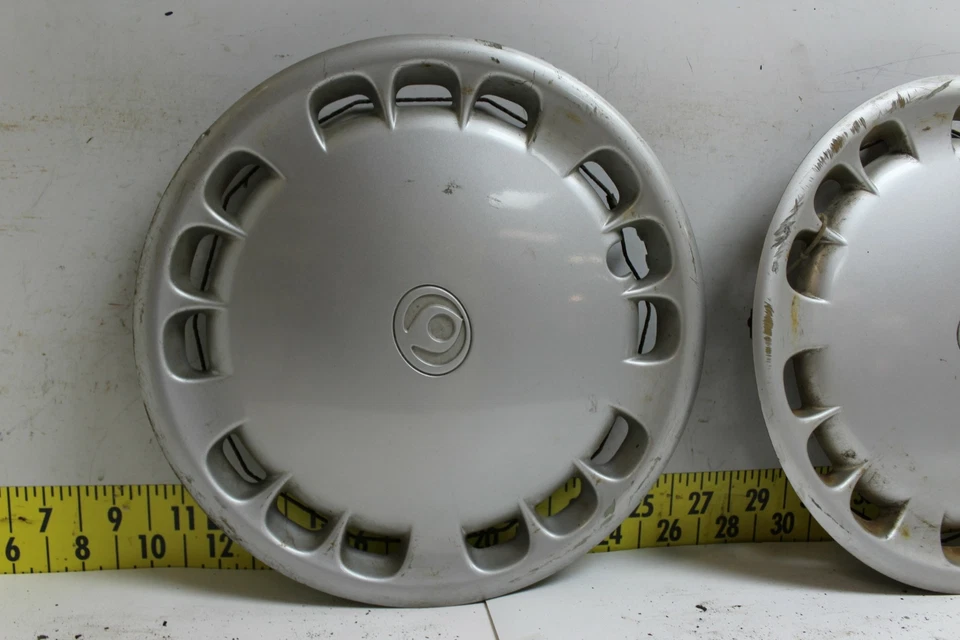 Juego de 3 tapacubos de 14" usados OEM GA2K37170B 1993-1997 Mazda 626 (3437) Foto 2 de 4