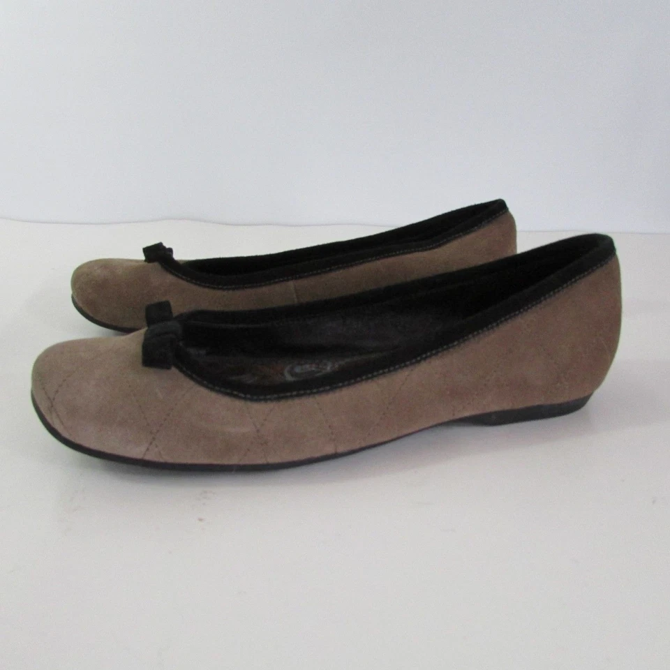 Sapatos baixos Clarks índigo balé acolchoado camurça marrom com acabamento preto arco 6M - Imagem 4 de 4