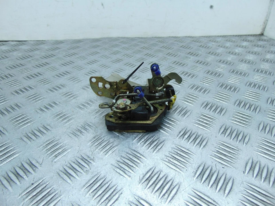 Isuzu Trooper Bootlid Tailgate Lock Mk2 1998-2005h - Image 3 of 4