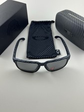 Oakley Holbrook fibra di carbonio opaca nero iridio polarizzato OO9102-86 Holiday NUOVO