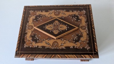 Vintage Spieluhr mit Geheimöffnung aus Holz 