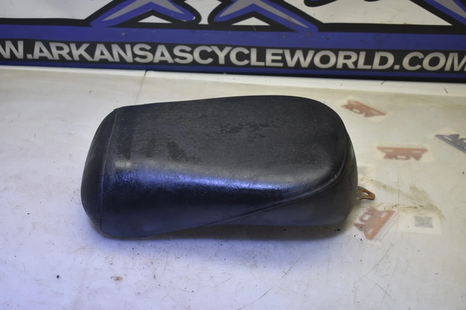 Седло заднего сиденья пассажира H4-4 2005 Suzuki Boulevard VL800 800 VL C50 05 - Изображение 2 из 4