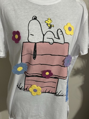 Peanuts Women's Crochet Character S/S Round Neck T-Shirt Sz Lg NWT