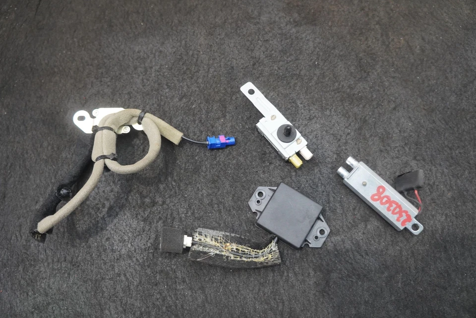 Juego 4 Módulo Amplificador Antena Radio 11M0454CP 11M0506CP OEM McLaren 570S 2019 Foto 2 de 4