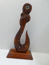 CARVED NEW ZEALAND MAORI TE-MATAU-A-MAUI FISH HOOK TIKI TOTEM STATUE PAUA SHELL