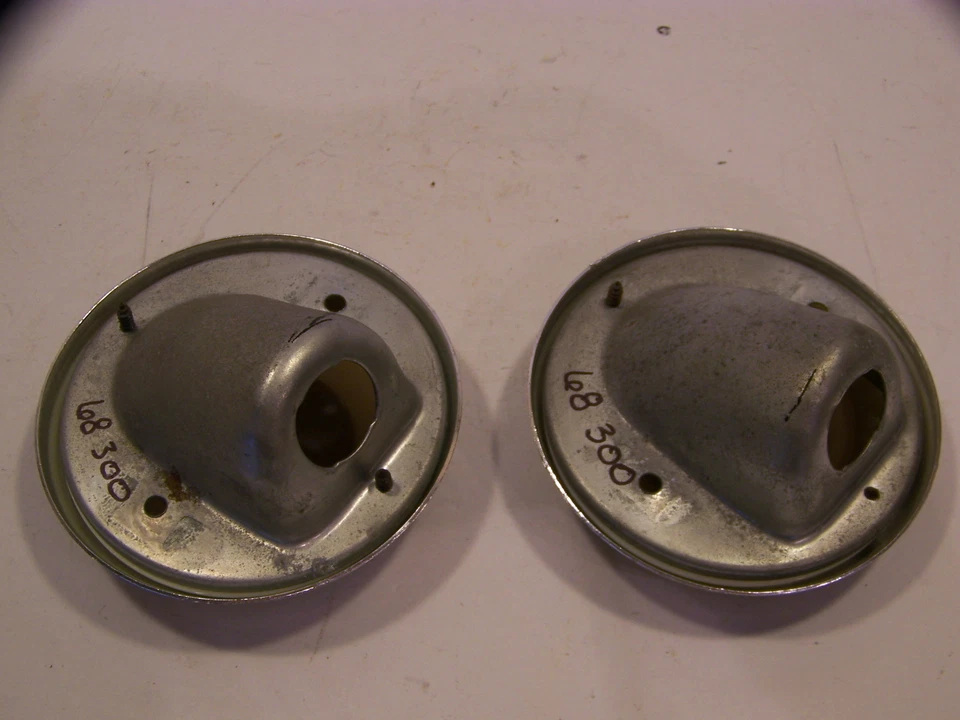 Chrysler 300 1968 luces de cortesía lente completa y carcasa OEM Foto 2 de 2