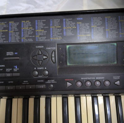Yamaha Psr-320 PSR320 61 Key Electronic Keyboard Midi With Music