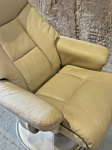 Contemporary Recliner Lounge Chair with Footstool - Picture 9 of 10