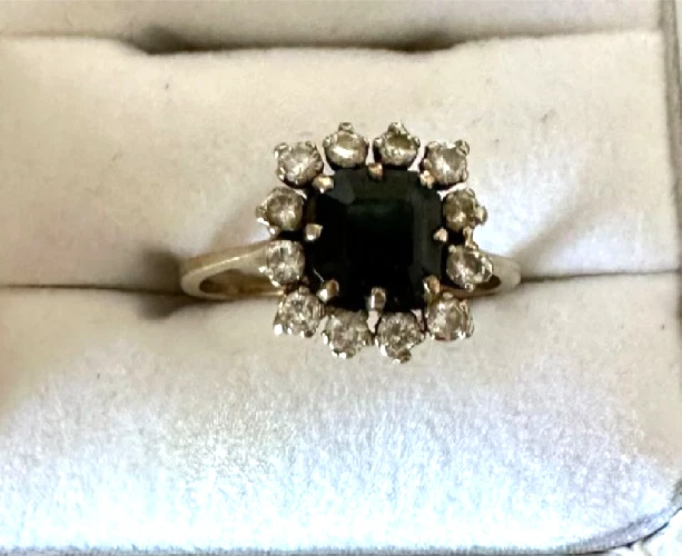 bague or gris 18 k 750/1000 saphir taille émeraude et diamants - Photo 4/4