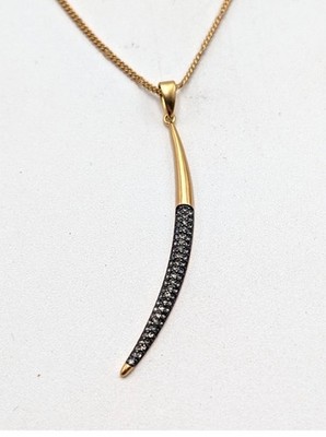 Stella & Dot Neumond Anhänger Halskette kleine dunkle Kristalle gefasst in goldfarben PB