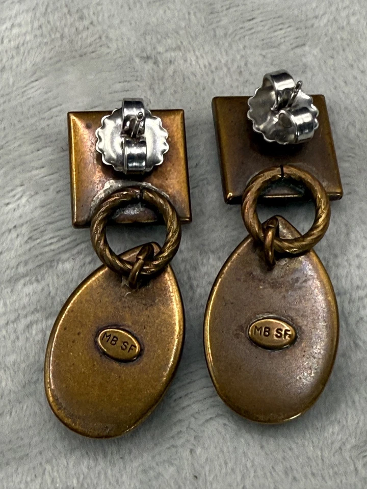 Pendientes colgantes vintage de vidrio negro firmados Marjorie Baer Foto 2 de 4