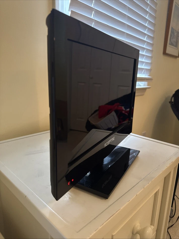 Sceptre E165BV 16in LED HDTV With AC Adapter And Remote Tested Works - Image 3 of 4
