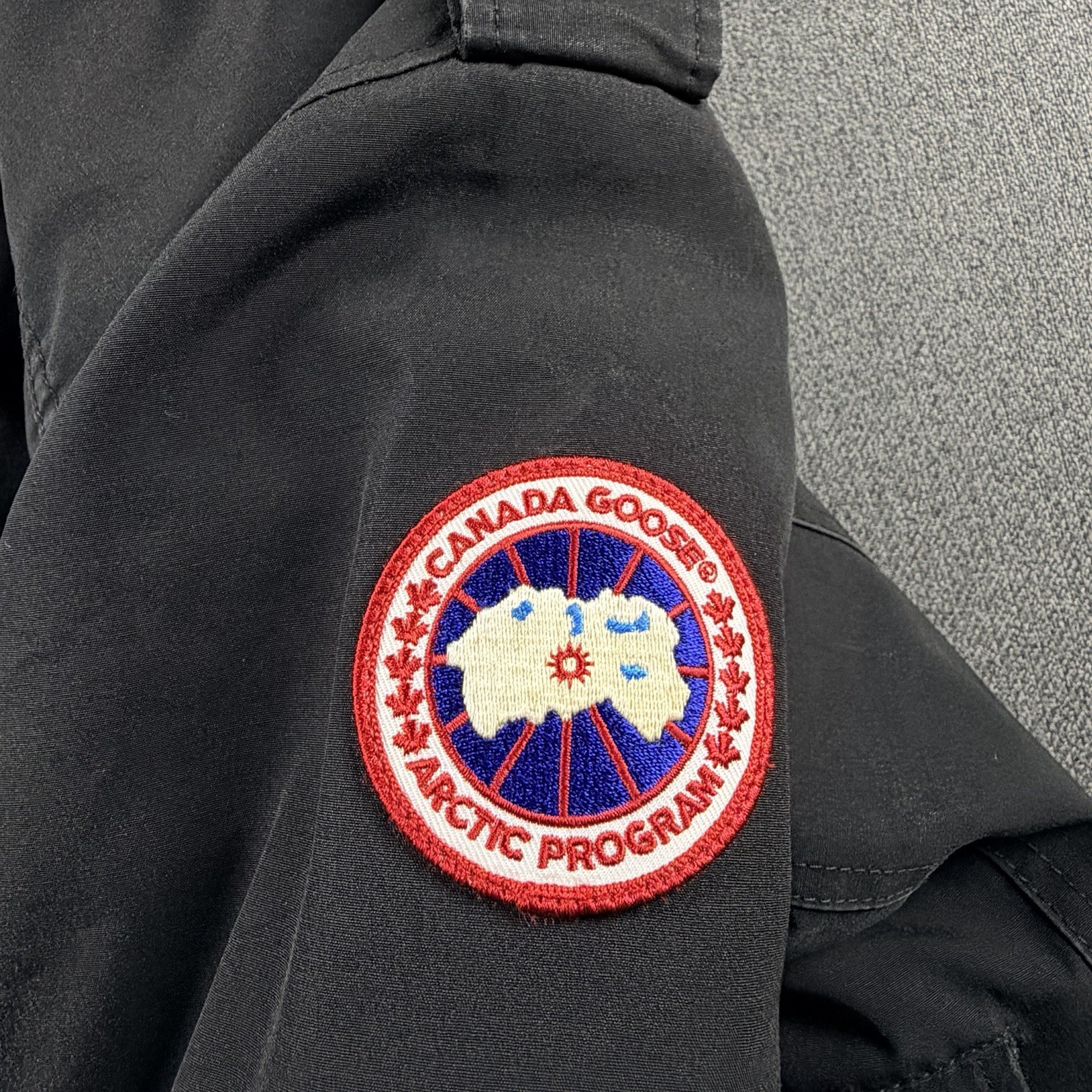 Canada Goose Burnett Jacket Black Men’s Medium M Hooded Down Parka Coat thumbnail 12