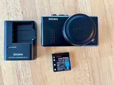 SIGMA DP2 Compact Digital Camera with Charger and Battery Excellent Condition