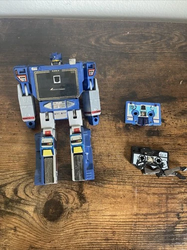Transformers G1 Vintage Soundwave Action Figure 1984 Hasbro 2 Cassettes