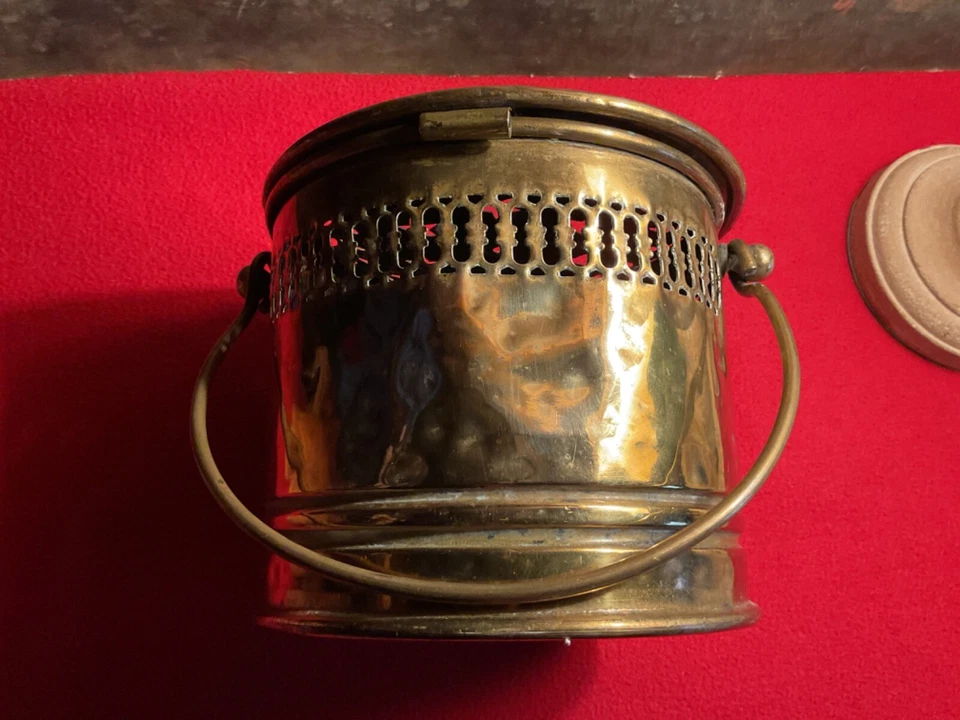 Art Populaire - Ancienne Chaufferette Ajourée Forme Cylindrique en Cuivre Jaune - Photo 3/4