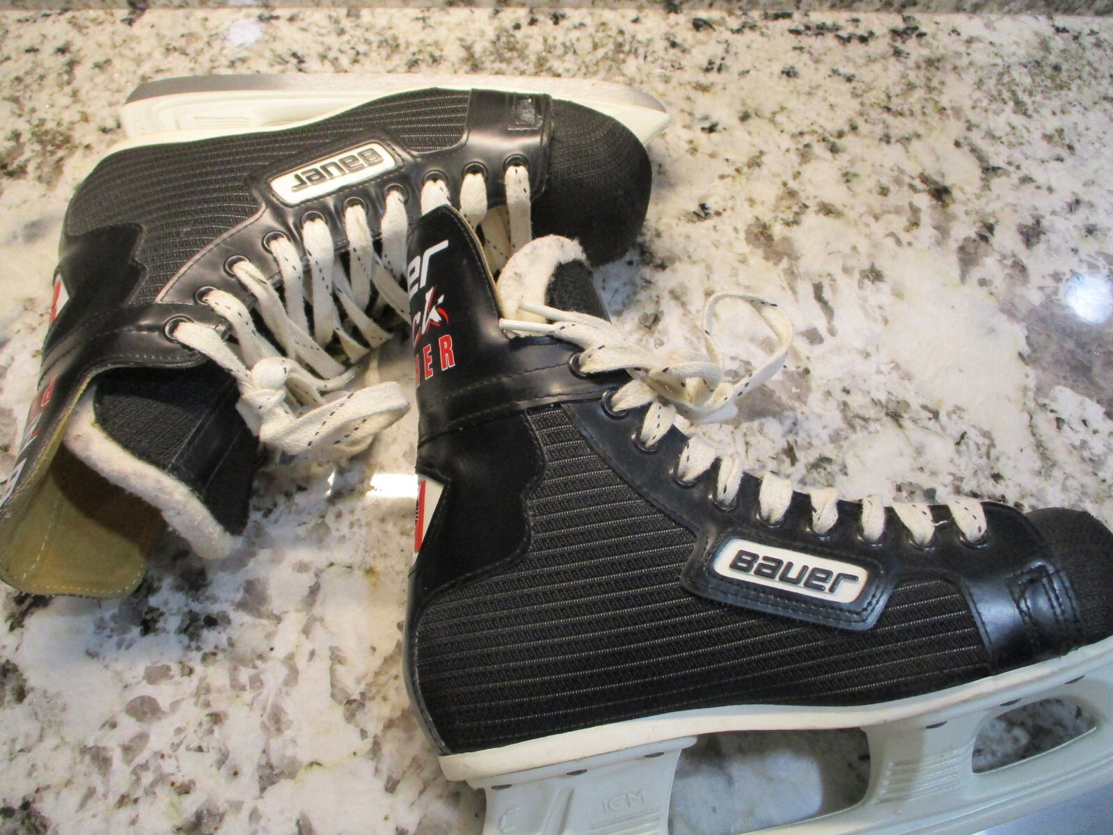 Bauer Black Panther 81 Mens Black Ice hockey Skates Size 7? Pre Owned